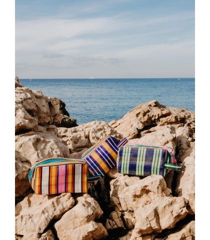 Woven make-up case