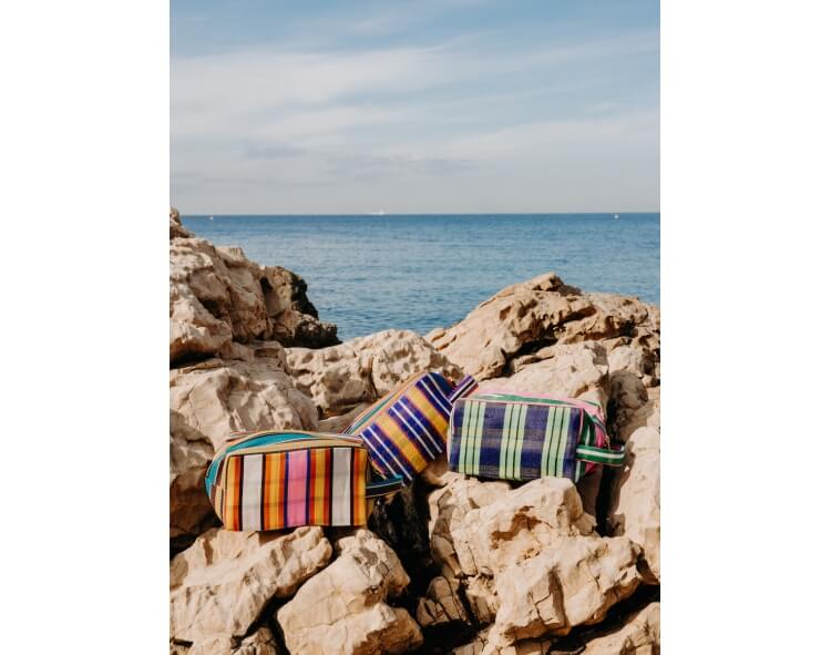 Woven make-up case