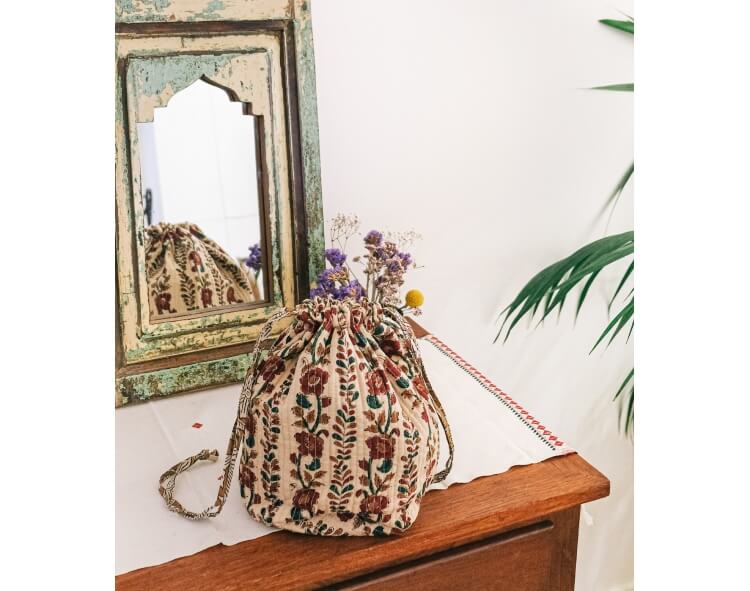 Quilted pouch Ayati