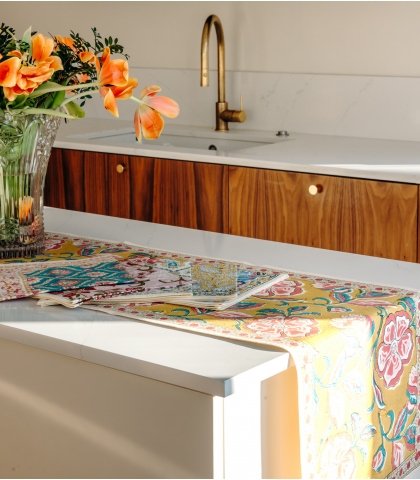 Loni table runner