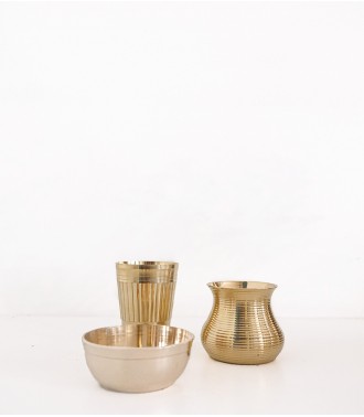 Vase, verre et bol en laiton