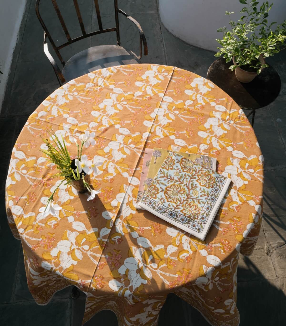 Table cover 69 inches - tan