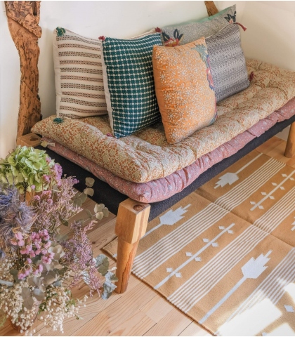 Indian day bed