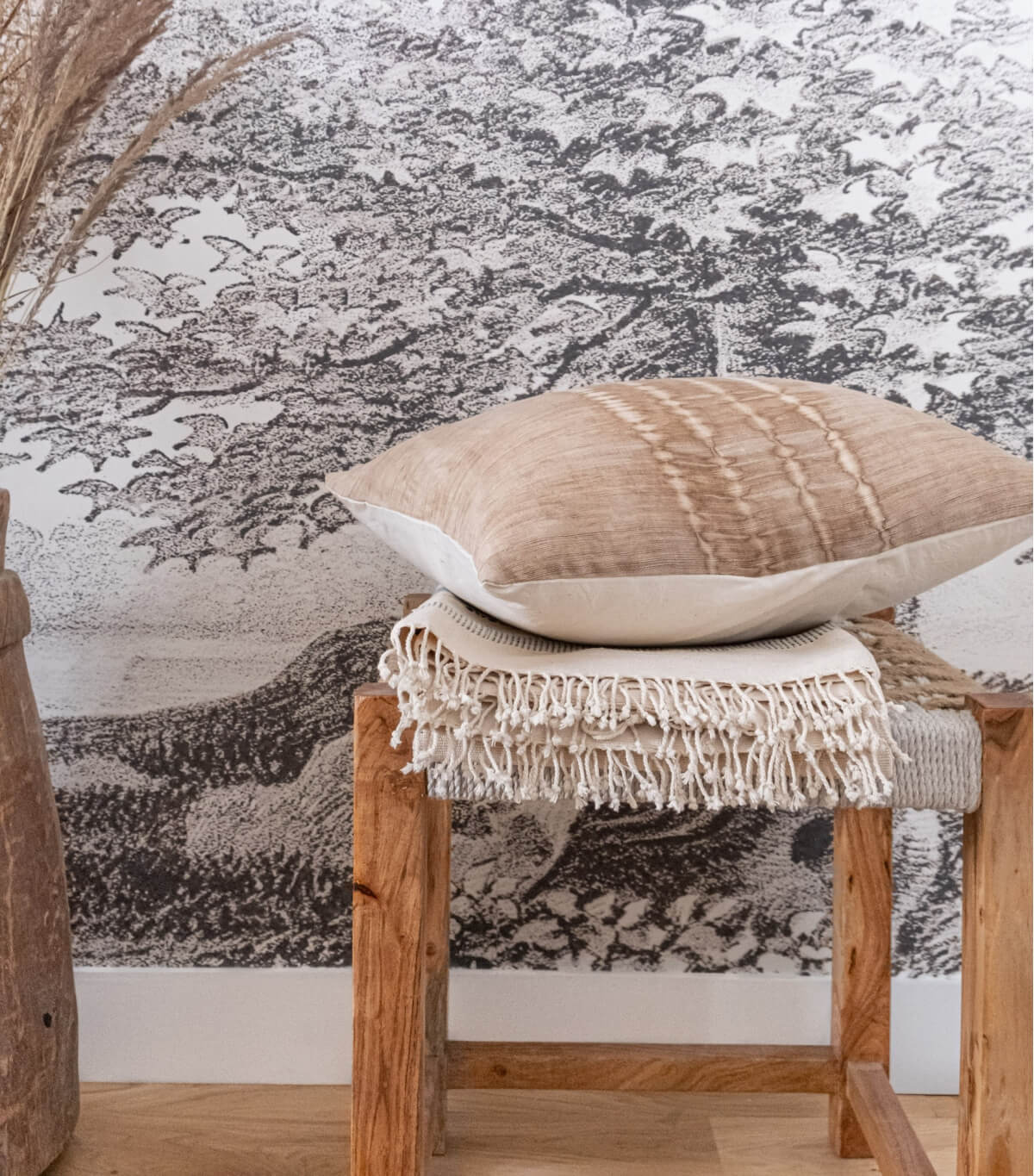 Indian stool offwhite & beige