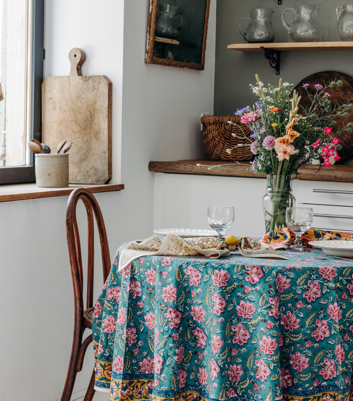 Boho chic dining room decor - Jamini Design