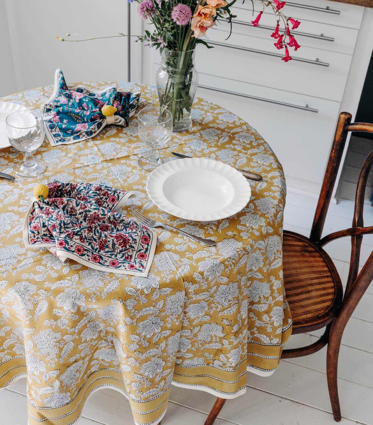 Hand printed round table cover and napkins - Jamini