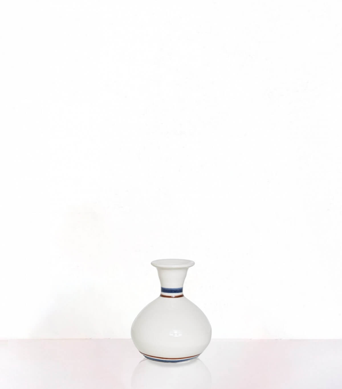 Offwhite ceramic vase - 5 inches