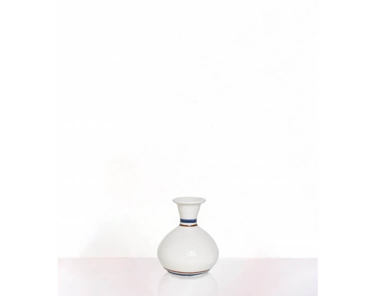 Offwhite ceramic vase - 5 inches