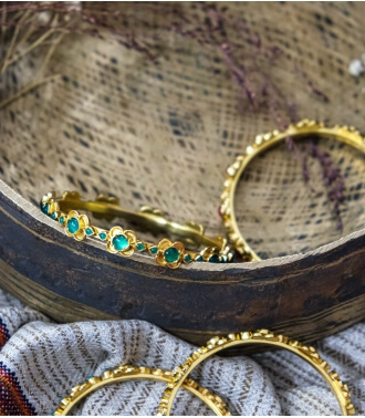 Bracelet indien en argent plaqué or et onyx vert