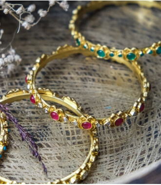 Bracelet indien en argent plaqué or et quartz rouge