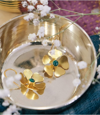 Gold plated indian earrings - green onyx
