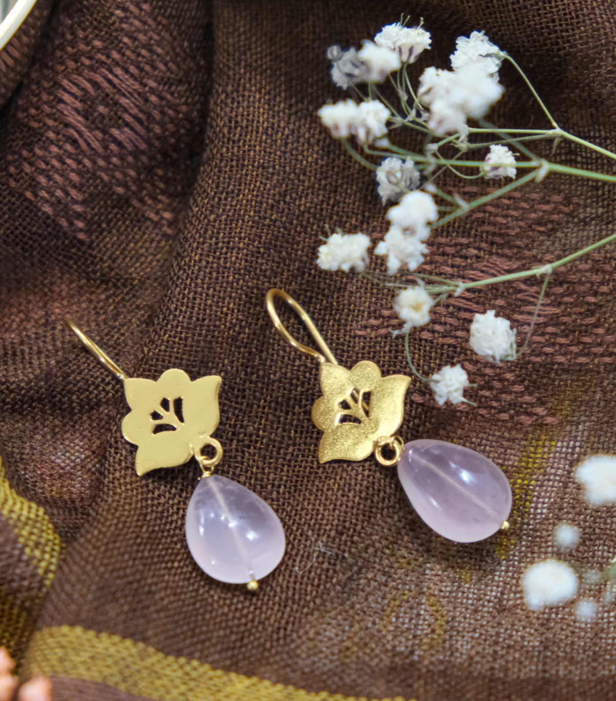 Boucles d'oreilles fleurs argent plaqué or et quartz rose