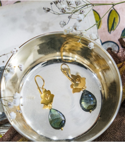 Boucles d'oreilles à fleurs et labradorite