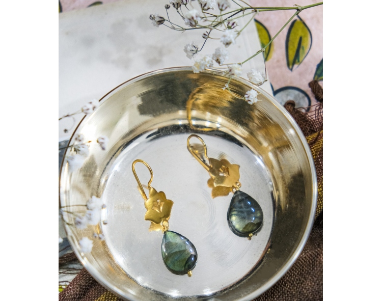 Boucles d'oreilles à fleurs et labradorite