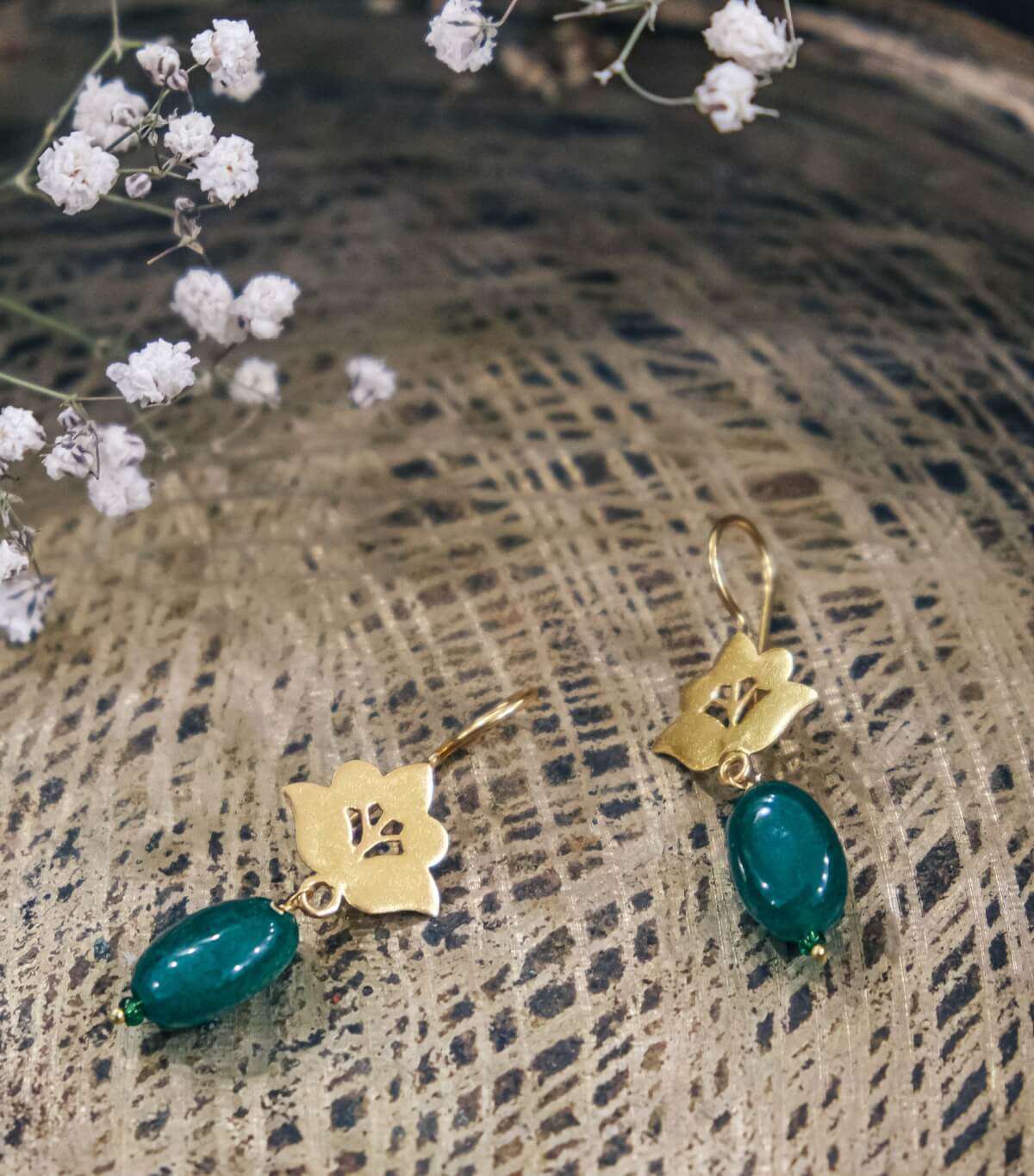 Floral earrings with green aventurine