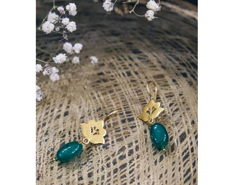 Floral earrings with green aventurine