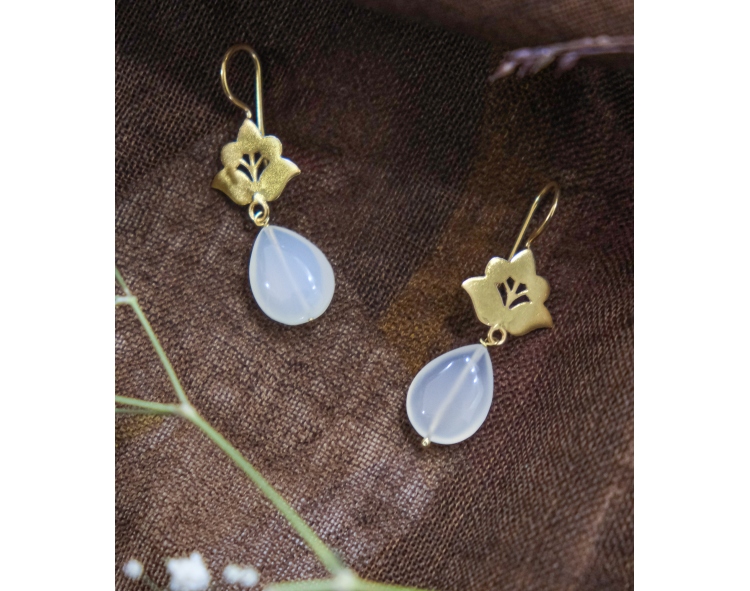 Boucles d'oreilles fleuries argent plaqué or et pierres de lune - 4,5 cm