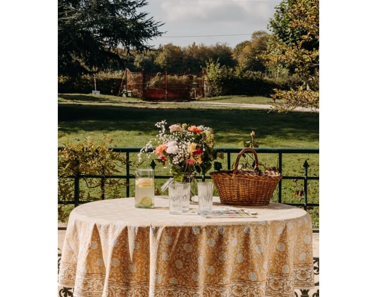 Table cover 69 inches - Banna tan