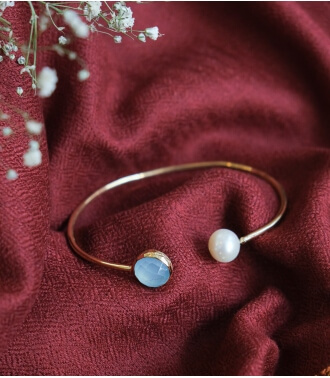 Aqua chalcedony and pearl bracelet