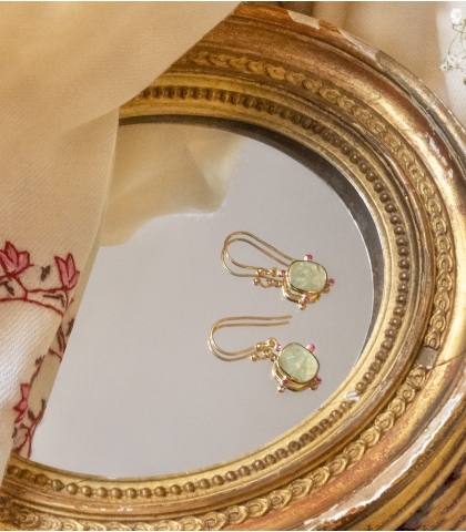 Boucles d'oreilles prehnite et rubis