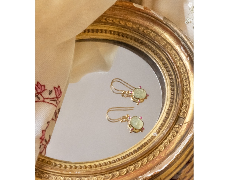 Boucles d'oreilles prehnite et rubis