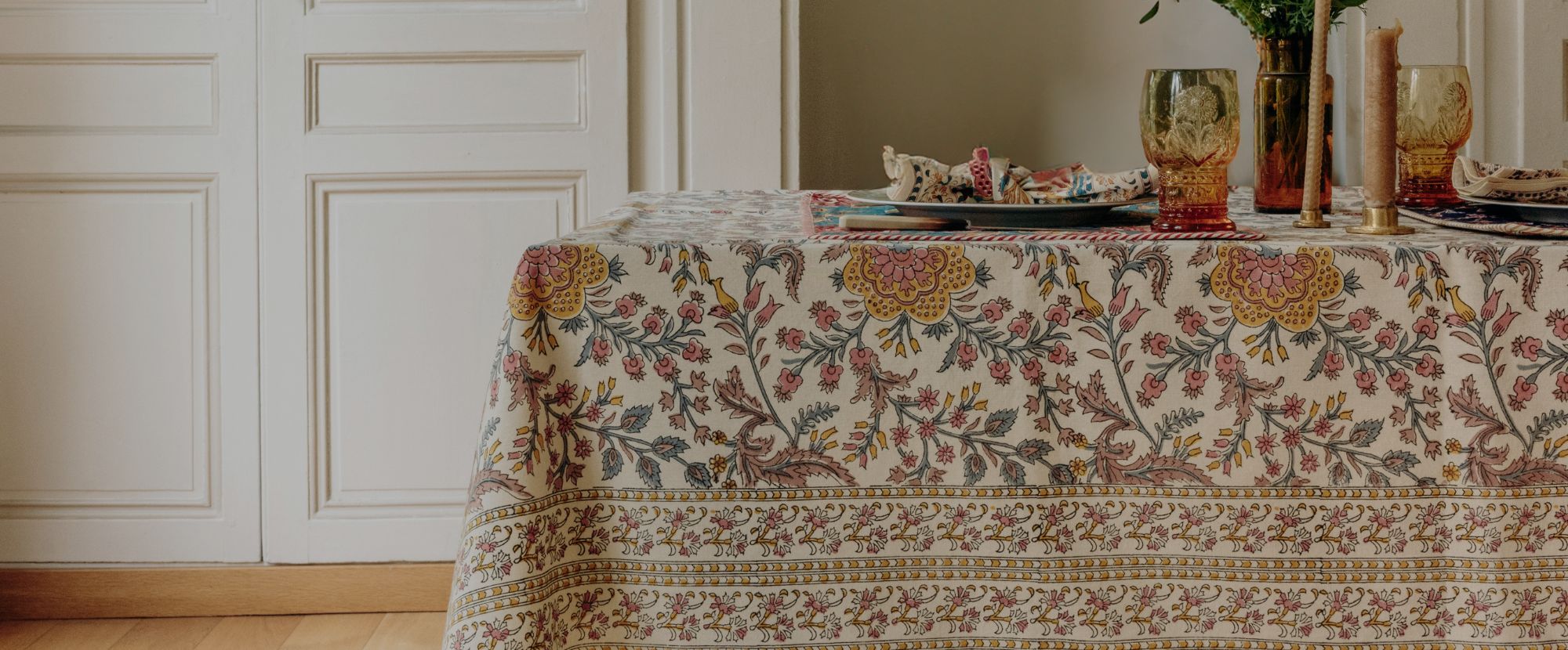 Jamini - Table Linen Slide background