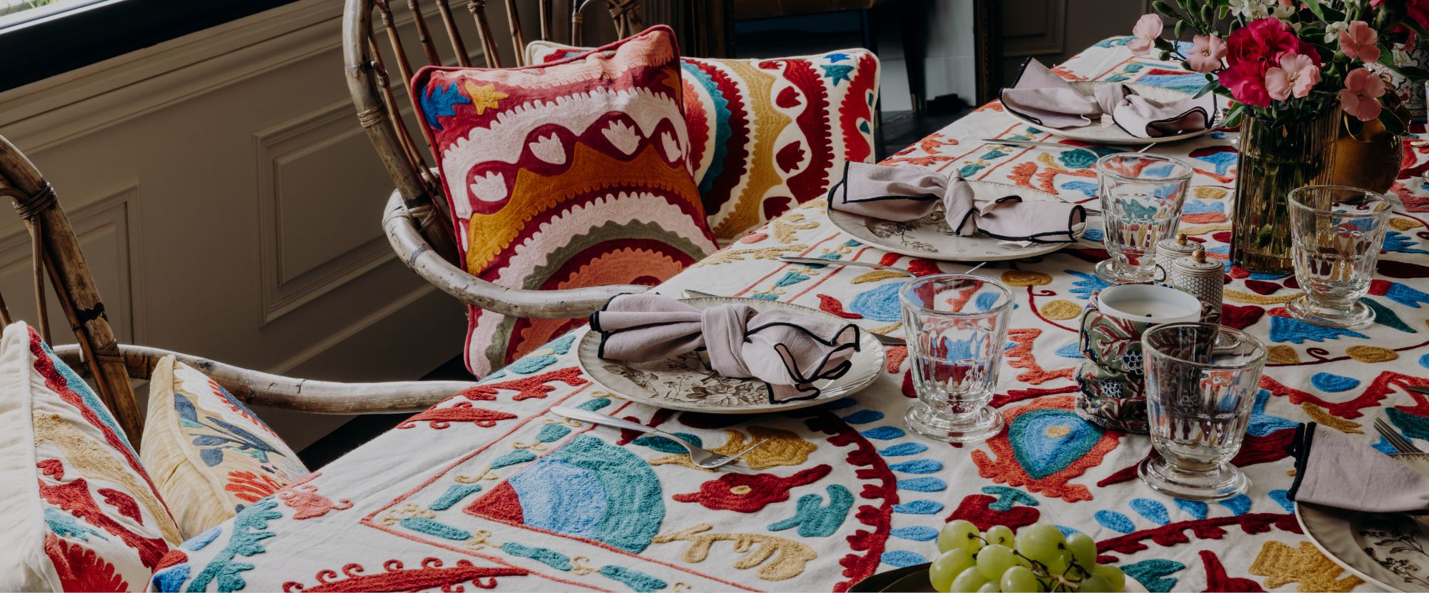 Jamini - Table Linen Slide background
