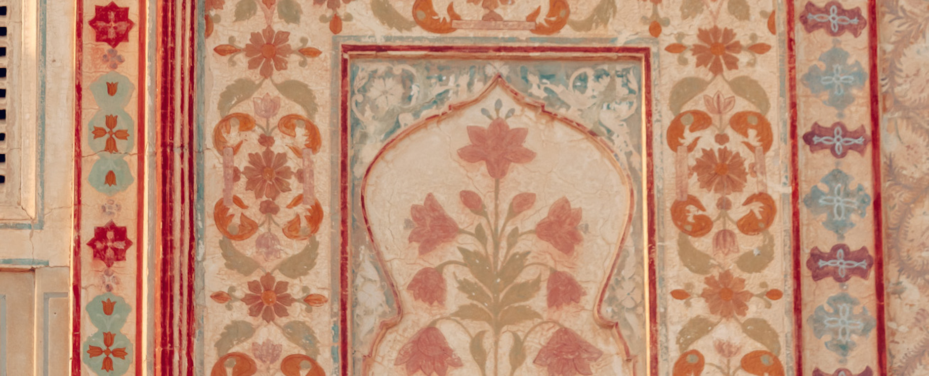 Inspiration and poetry :  flowers in the Mughal Empire