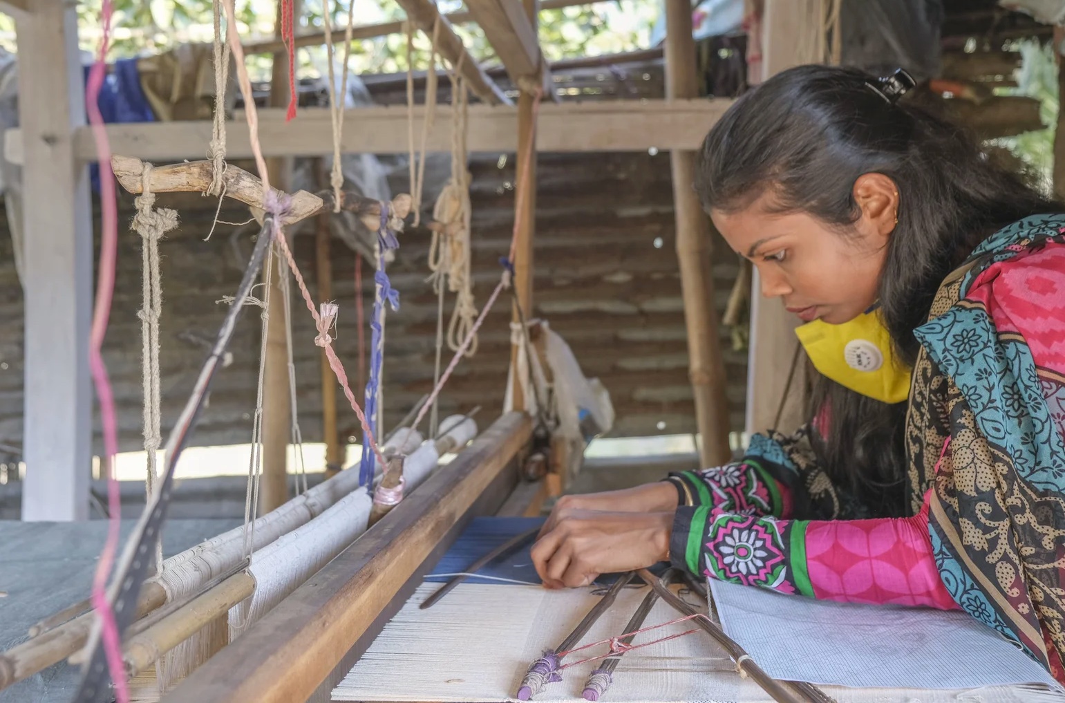 Tissage sur métier à tisser traditionnel