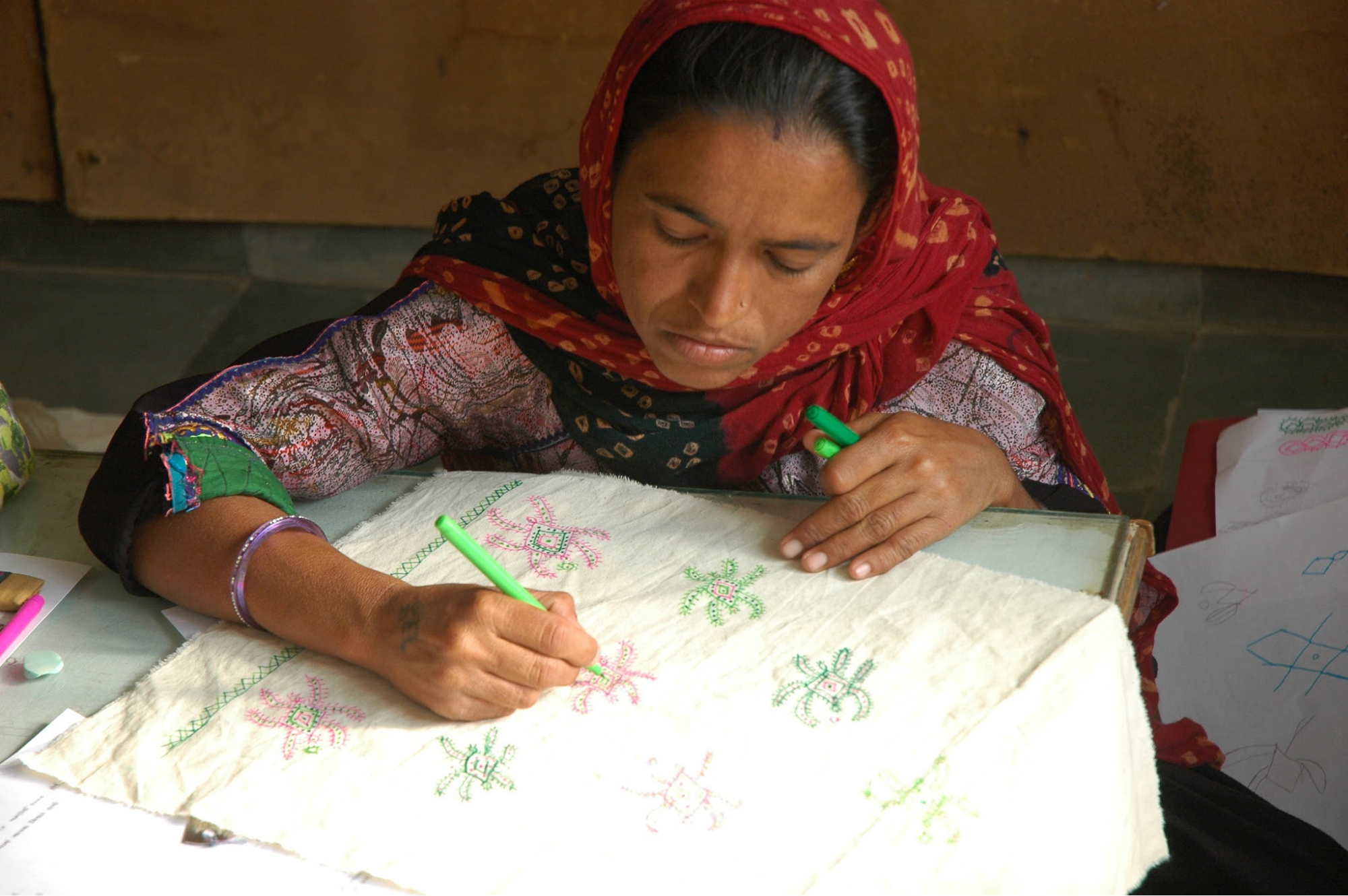Femme tisserande, Inde