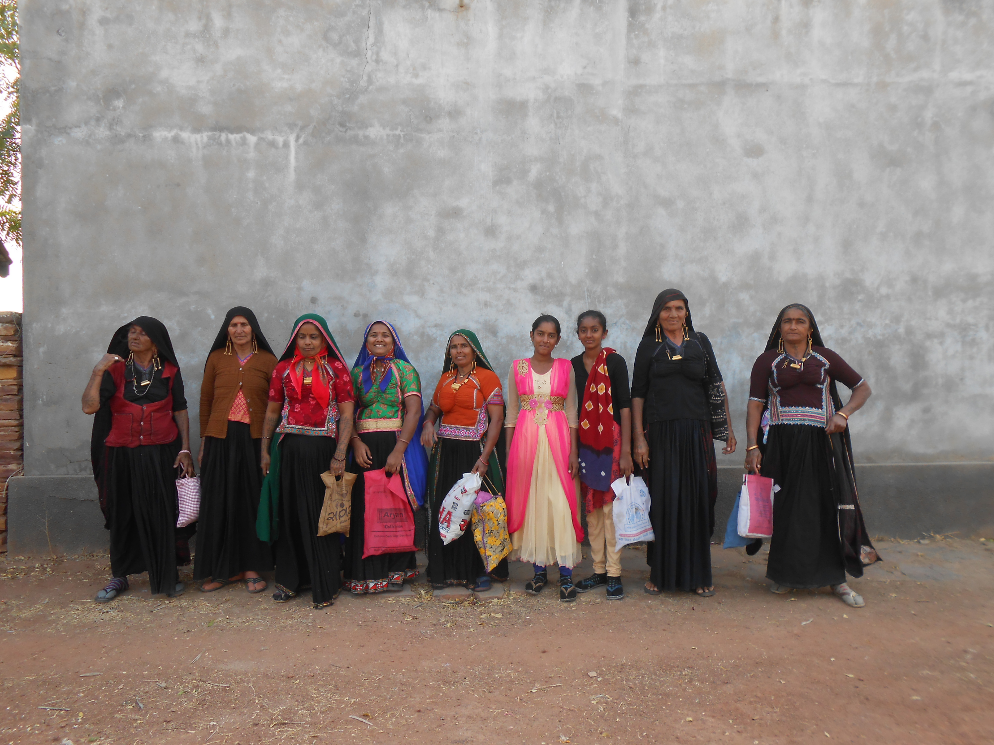 Femmes tisserandes de la tribu Rabadi
