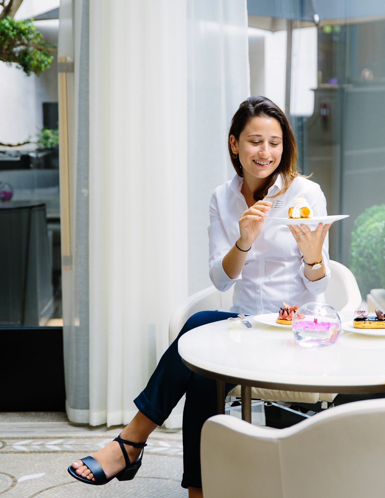 lindsey tramota tenant une patisserie