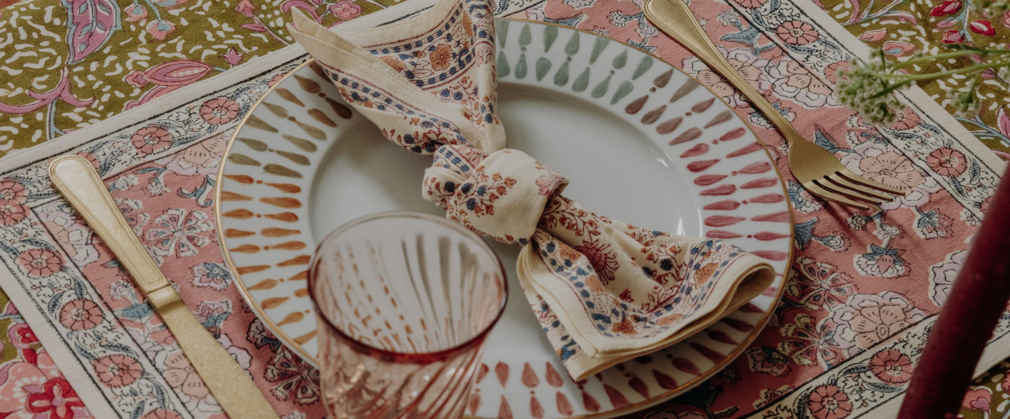 Jamini - Table Linen Slide background