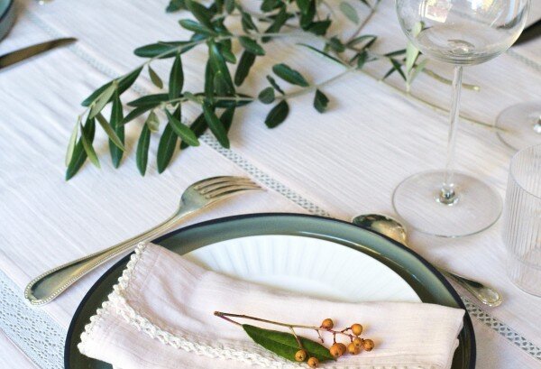How to accessorize your dining table this winter