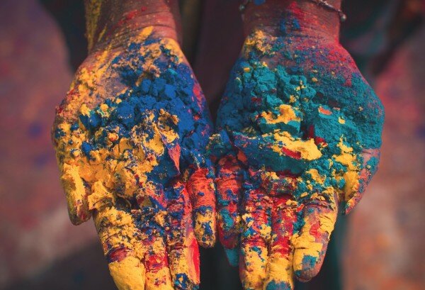 5 idées bien-être inspirées de la fête de Holi