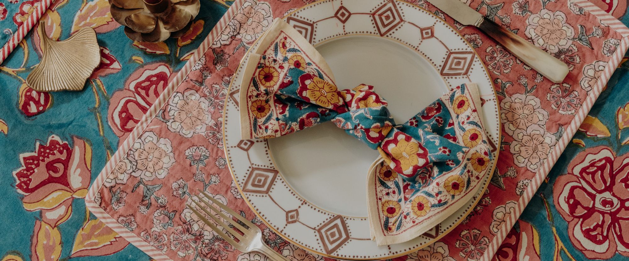 Jamini - Table Linen Slide background